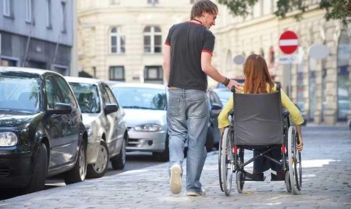 Παραμένει εξαγγελία ο διαχωρισμός ΕΕΕ και επιδόματος — «Το κράτος κλείνει τα αυτιά του»